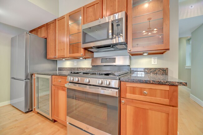 Building Photo - 1425 Rhode Island Ave NW