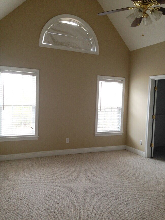 master bed - 100 Pine Shoals Trl