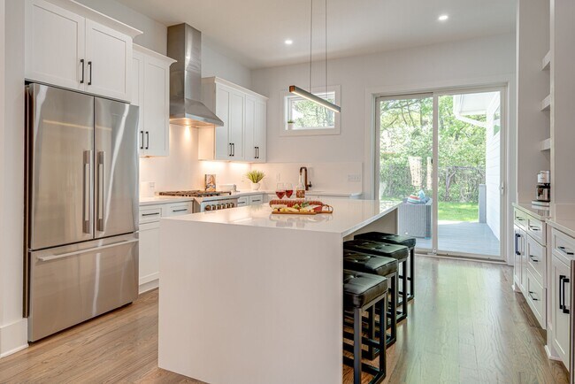 Building Photo - 521 Camden Dr
