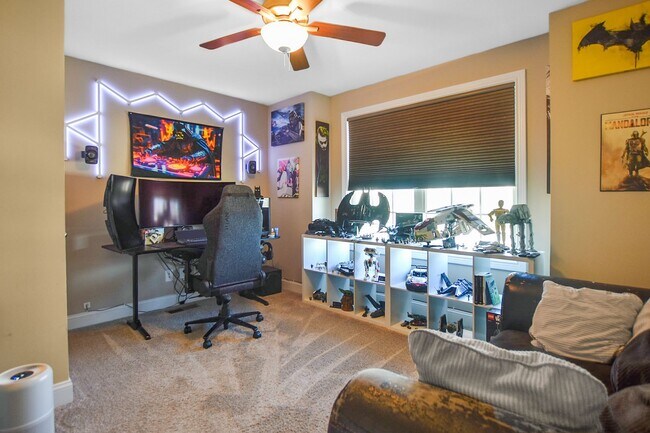 Building Photo - Pet Friendly Three Bedroom!