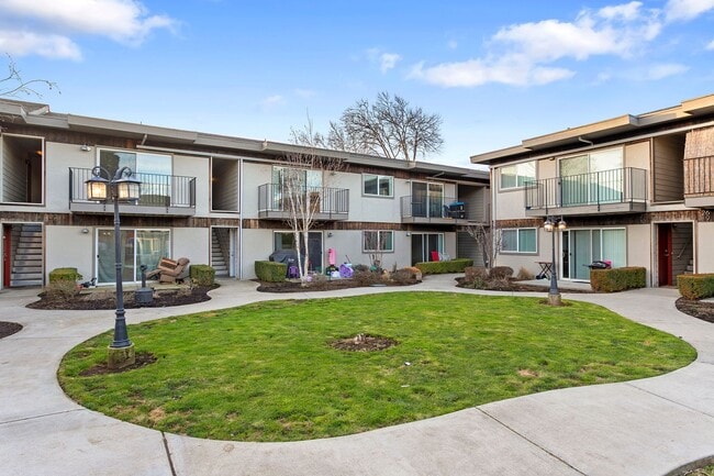 Interior Photo - Gateway Crossing