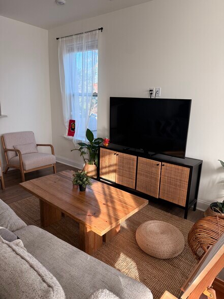 Building Photo - 338 Simeon Dr