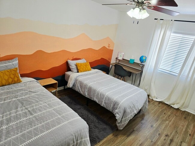 Building Photo - Furnished 3 Bedroom 2 Bathroom Home