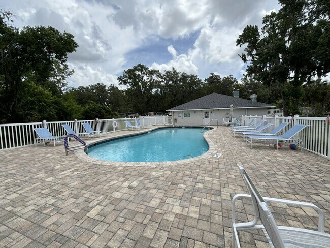 Building Photo - 2323 NW 46th Ct