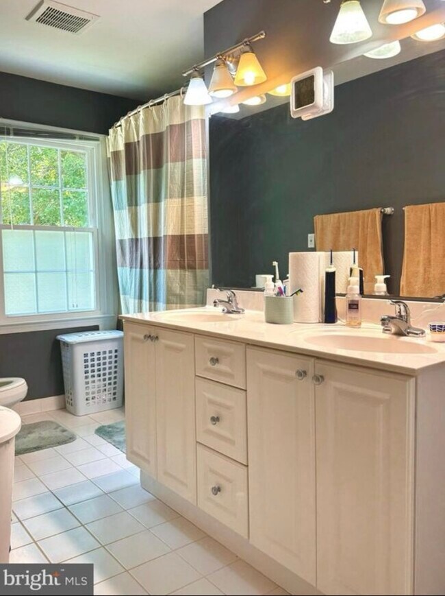 Building Photo - 8407 Finlay Ct