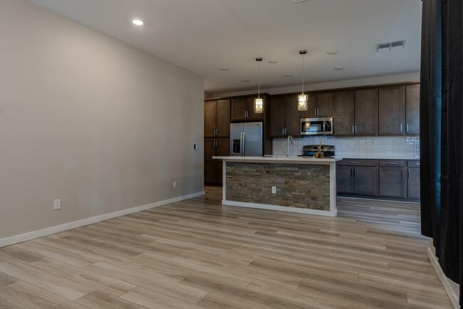 Building Photo - 1111 W. Diamondback Dr.