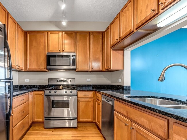 Building Photo - 1717 S Prairie Ave