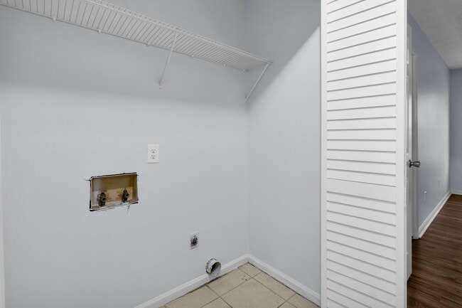 Building Photo - 1611 RaceTrack Rd