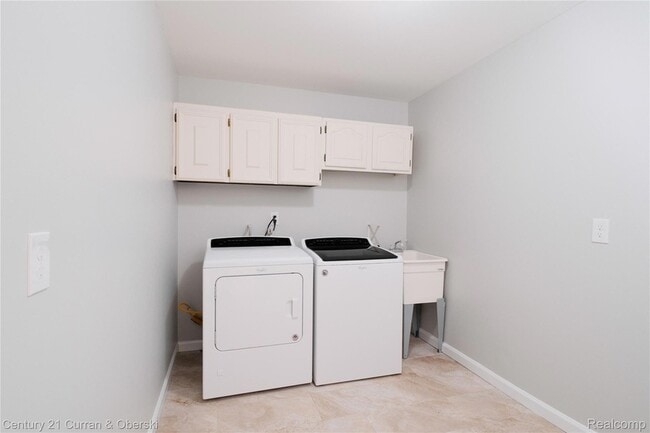 Building Photo - 1083 N Livernois Rd