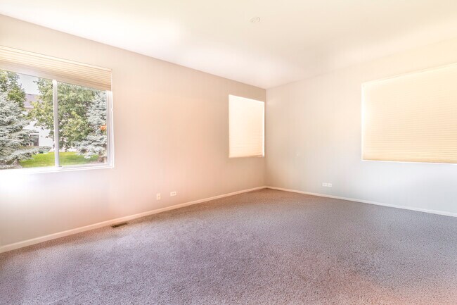 Building Photo - 12220 Peartree Way