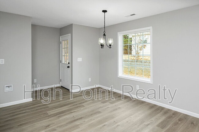 Building Photo - 85 Smith Glen Dr