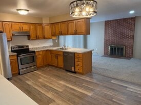 Building Photo - 35328 Lucinda Dr