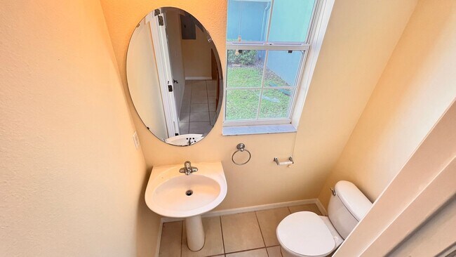 Building Photo - Available May 13th! Gorgeous 2/2 Town Home...