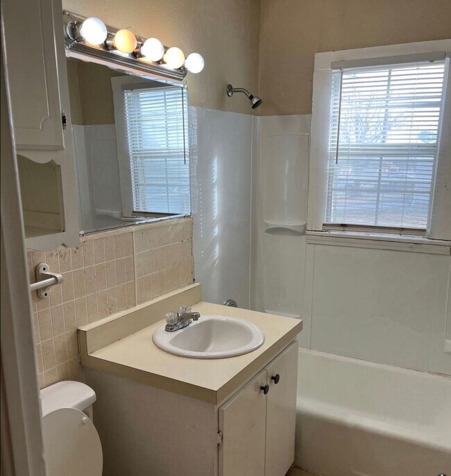 Building Photo - 3 bedroom 1 bath - Midwest City