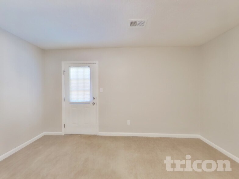 Building Photo - 6617 Flat Rock Dr