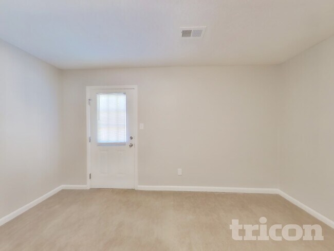 Building Photo - 6617 Flat Rock Dr