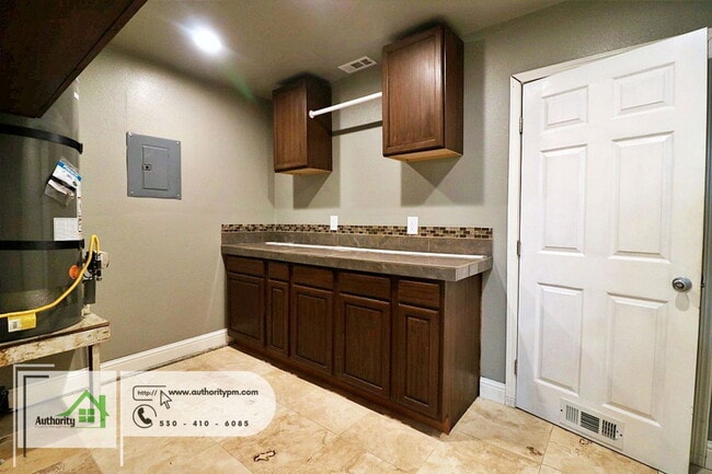 Building Photo - 1947 Mary Lake Dr