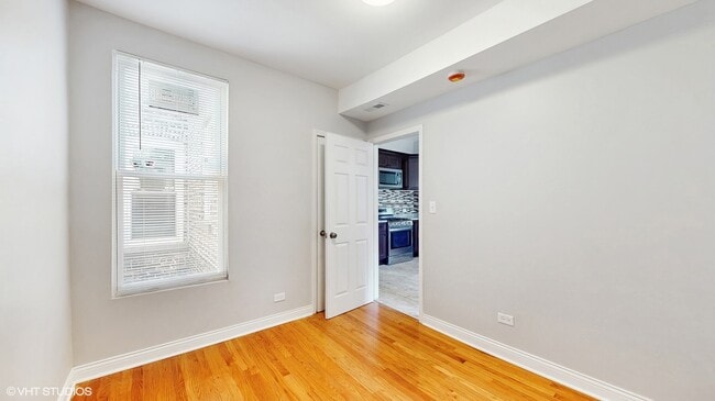 Building Photo - 1422 S Avers Ave