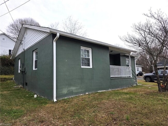 Building Photo - 902 N South St