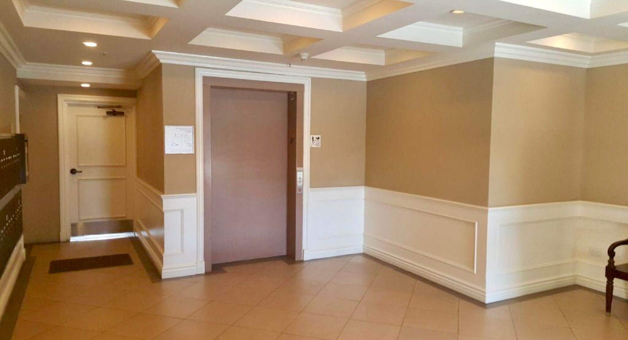 Building Photo - 3855 Vinton Ave