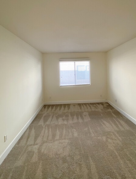 Building Photo - 7045 Woodley Ave