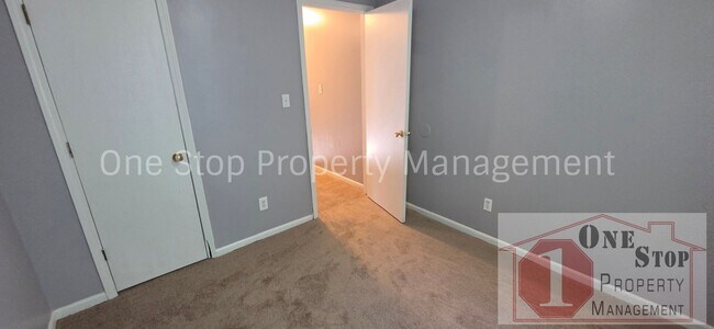 Building Photo - 508 E Kansas Ave