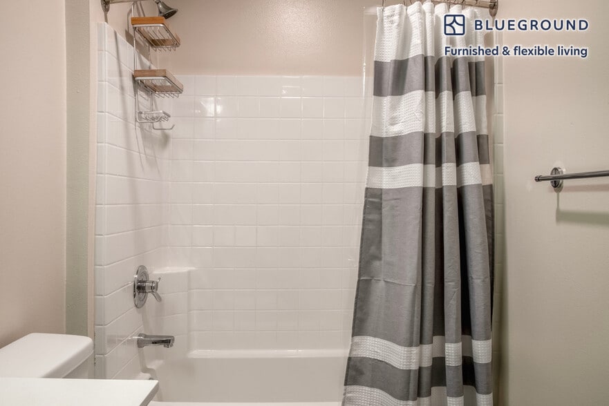 Building Photo - 15566 Northeast 22nd Place-SI FL8-ID617