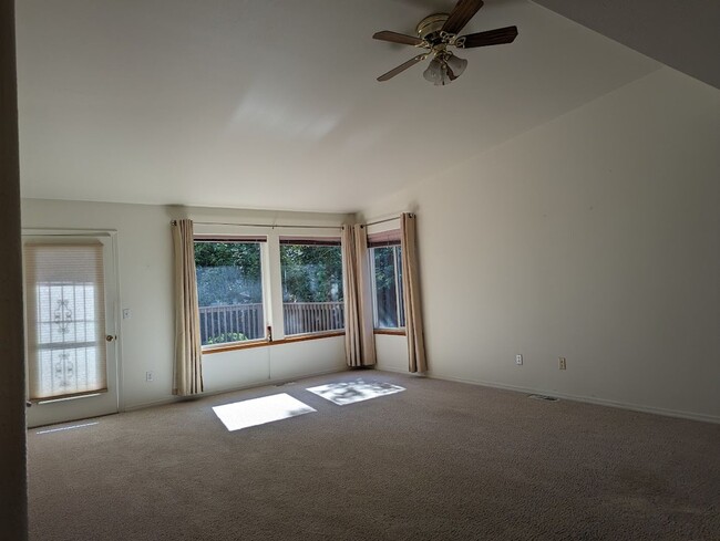 Building Photo - Beautiful Condo in Quiet Neighborhood - Small Pet Allowed