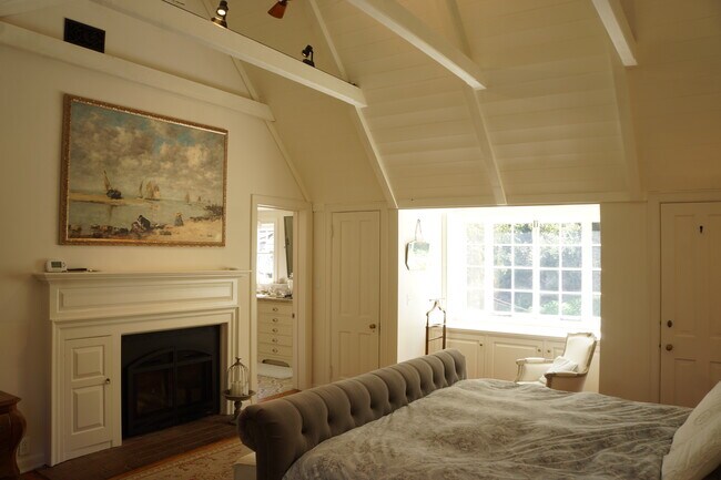 Building Photo - 919 RIVAS CANYON Rd