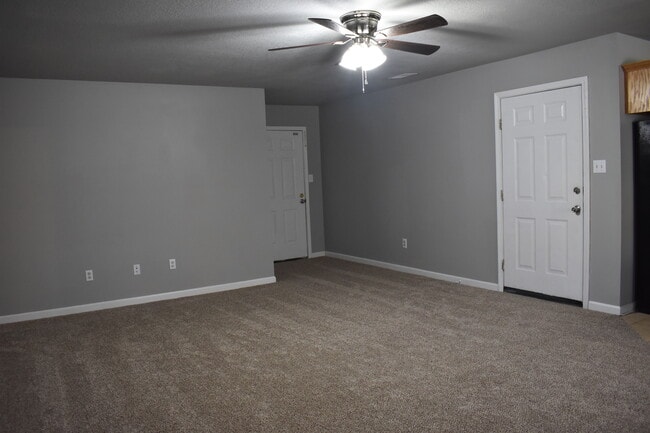 Building Photo - 3608 Shelby Dr