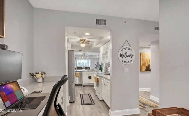 Building Photo - 4670 Links Village Dr