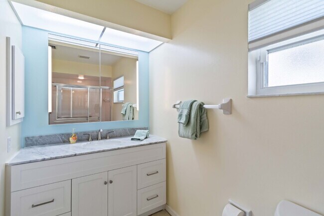 Building Photo - "Fully Furnished 3-Bedroom, pool home in Rotonda West!"