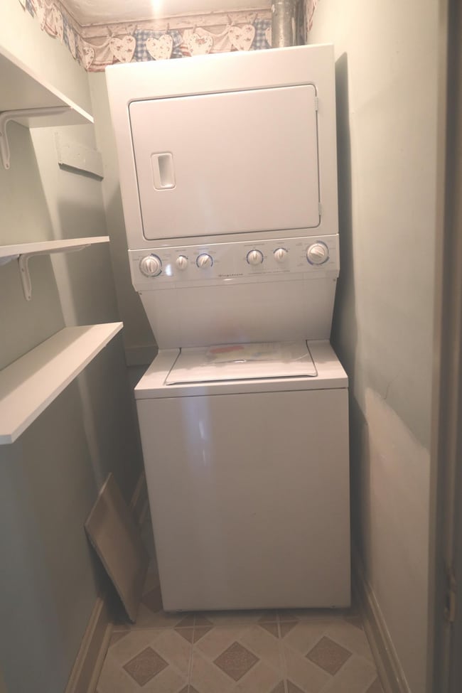 Building Photo - 11026 Roessner Ave