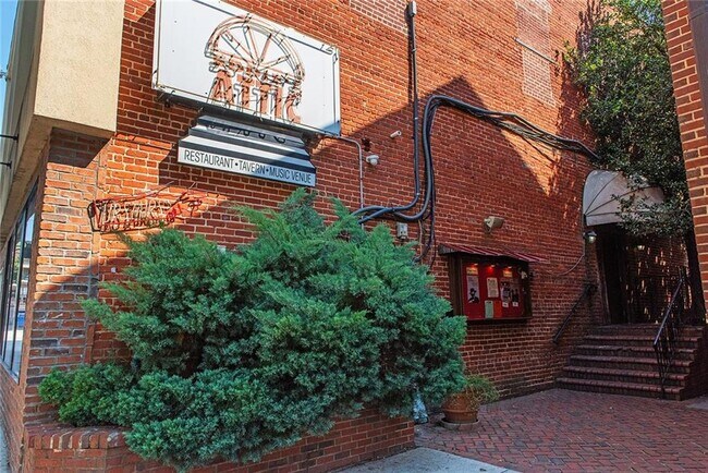 Building Photo - 417 E College Ave