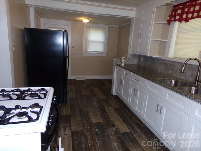 Building Photo - 729 Spruce St