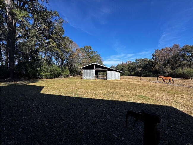 Building Photo - 1560 W County Rd