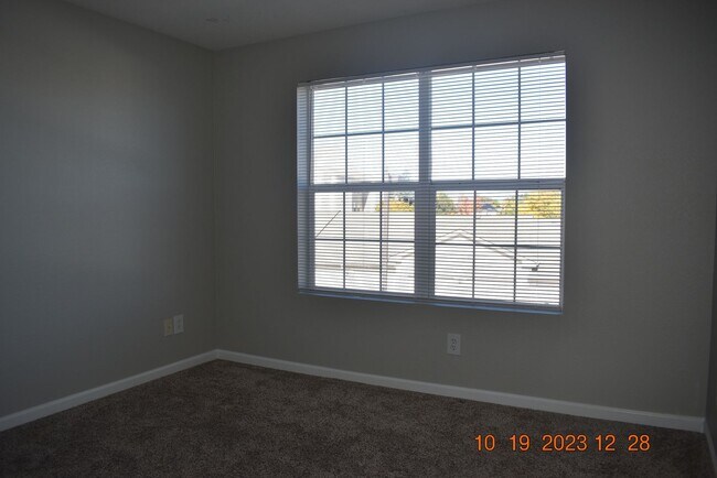 Building Photo - Spacious 2 bed + bonus room / Littleton Condo, Wonderful Location