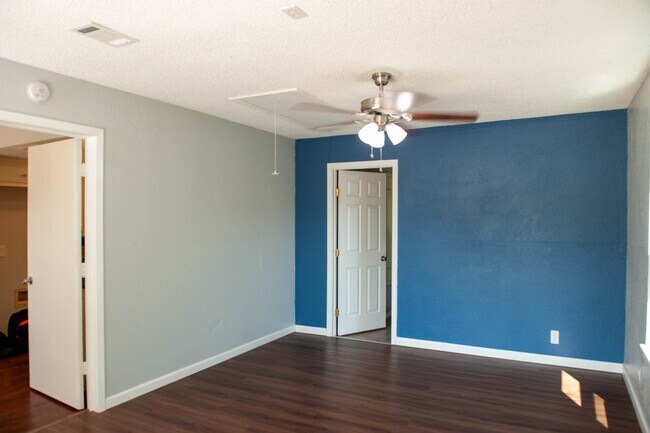 Building Photo - 1002 Cresswell Dr