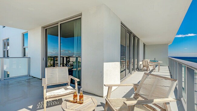 Building Photo - 4010 S Ocean Dr