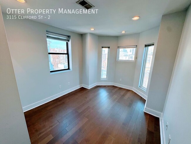 Building Photo - Lovely 2BR/2.5BA Apartment with Spacious L...