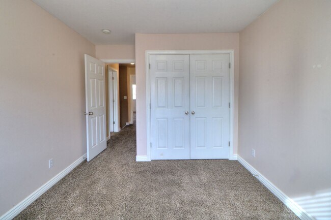 Building Photo - Corner lot with easy access to American Fork and Lehi