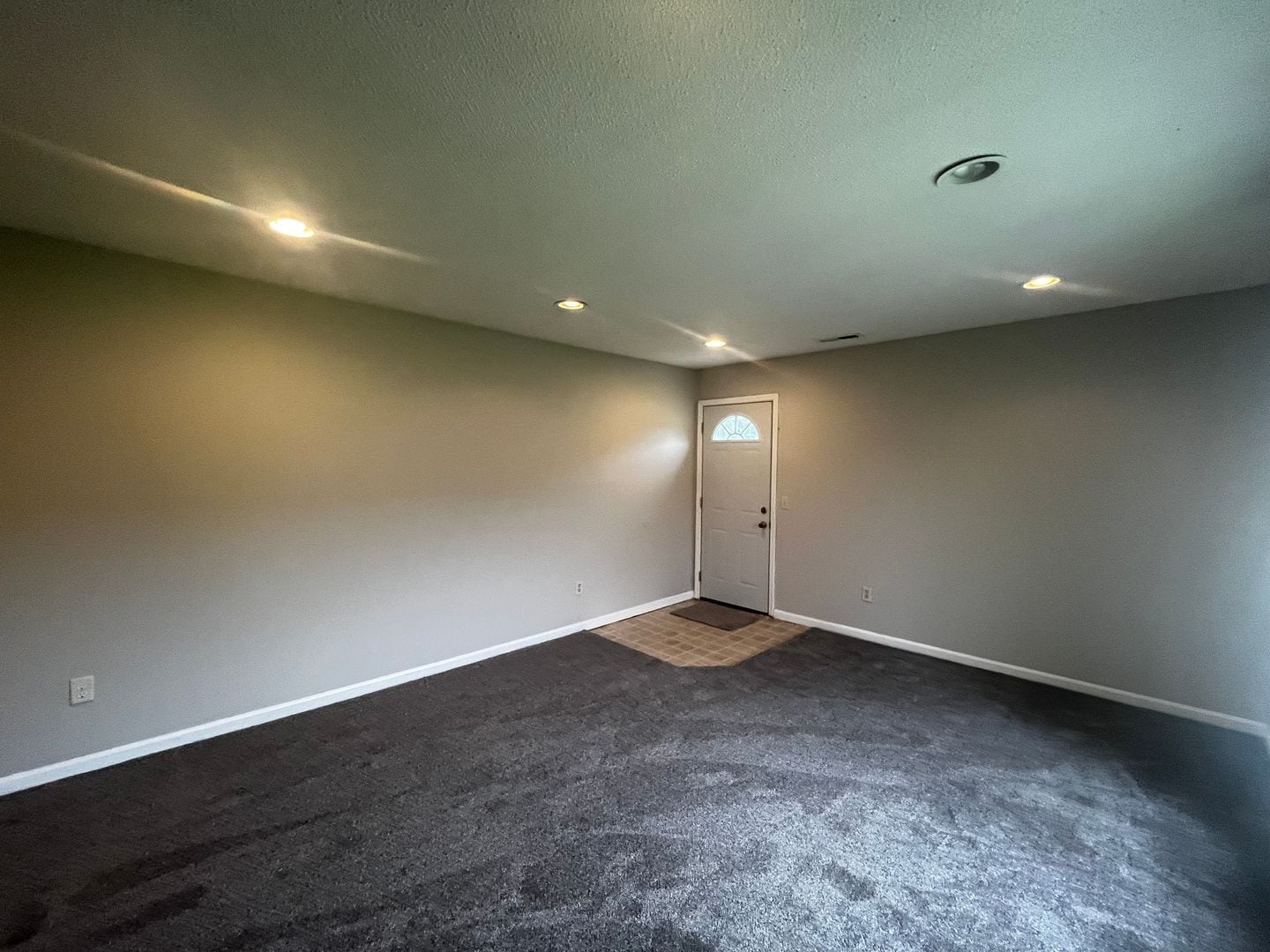 Building Photo - 3326 Kendale Dr