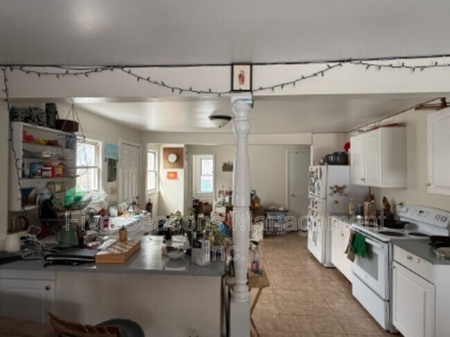 Building Photo - 362 Riverside Ave.