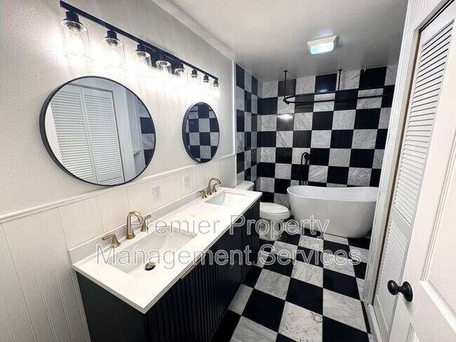 Building Photo - 2005 8th Ave N