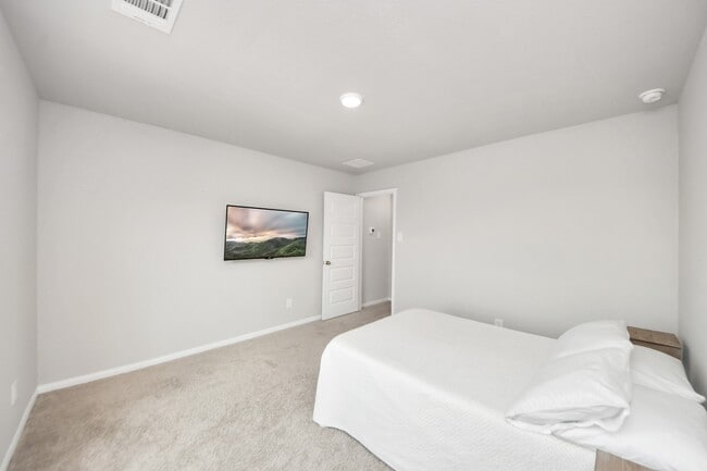 Building Photo - 2473 Carp Dr