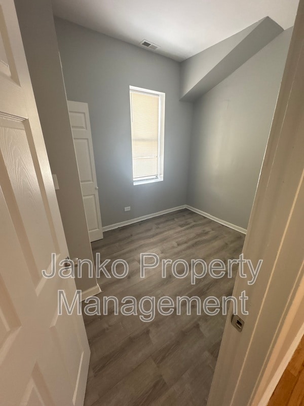 Building Photo - 7314 S Kenwood Ave