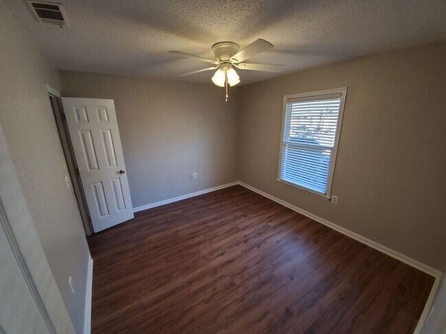 Building Photo - 100 Lanier Dr