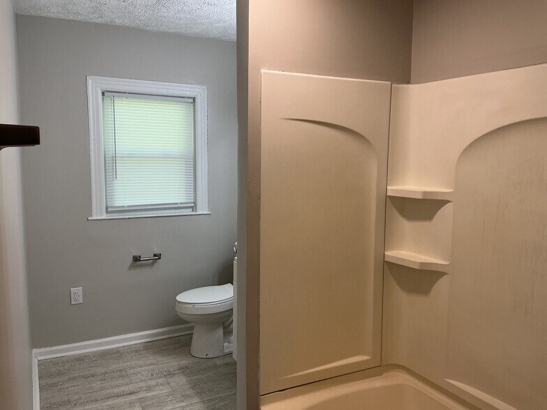 Building Photo - 38 Green Acres Dr