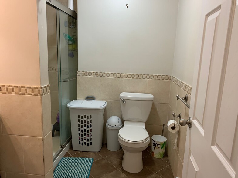 2nd Full Bath - pic2 - 15 Sherwood Cir