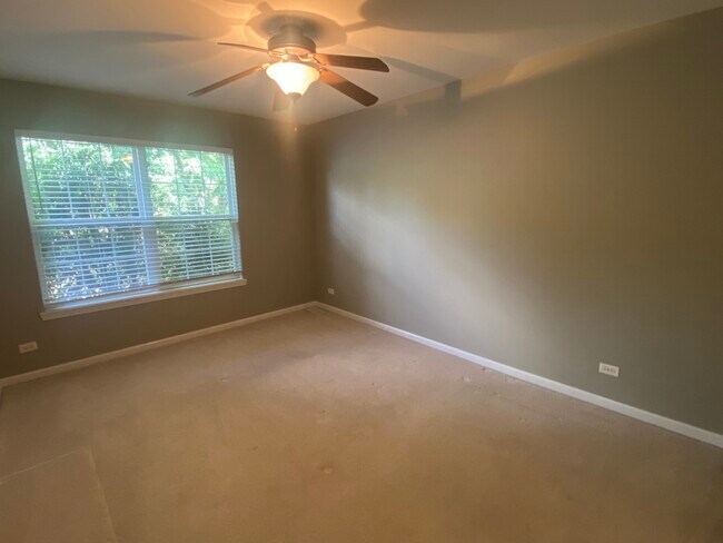 Building Photo - 15 Oak Creek Ct